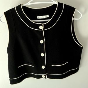 OAK AND FORT BLACK AND WHITE SLEEVELESS TOP